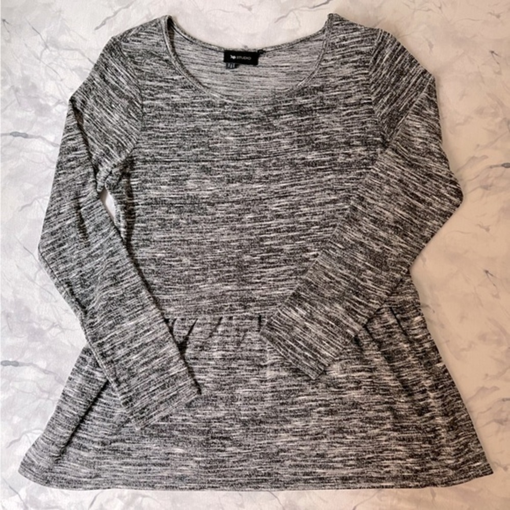 Marled Black and White Peplum Top M